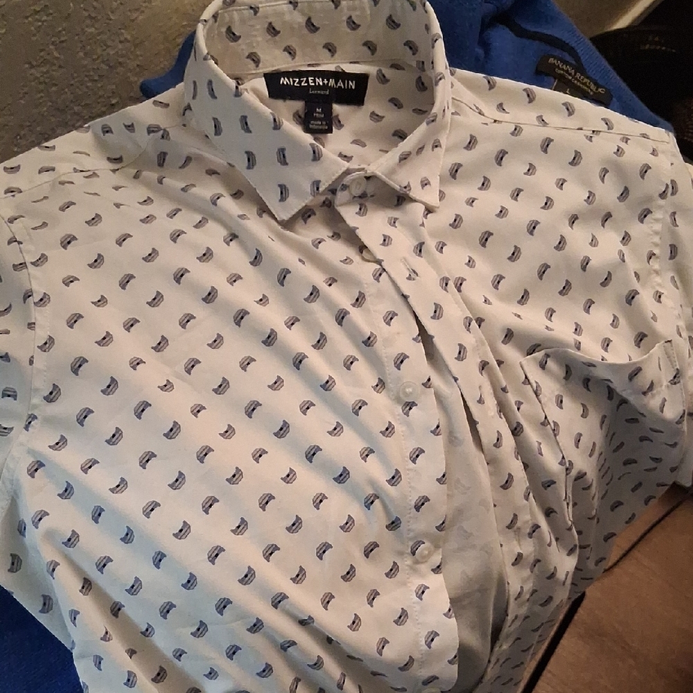 Mizzen+Main Blue and White Casual Button Down Shirt